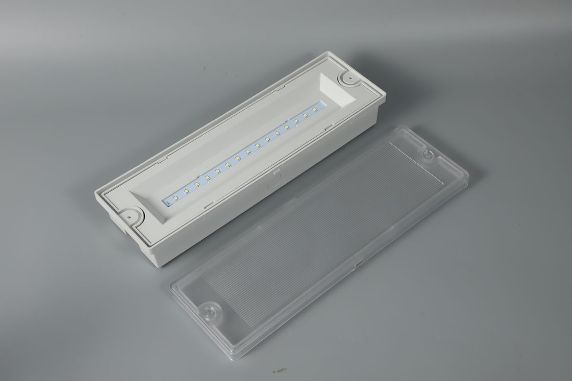 Luz de Emergência LED à Prova d'Água Não Mantida IP65 Local Úmido 220V 240V 7.5W L130MN